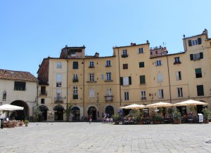 Lucca - Piazza Antfiteatro